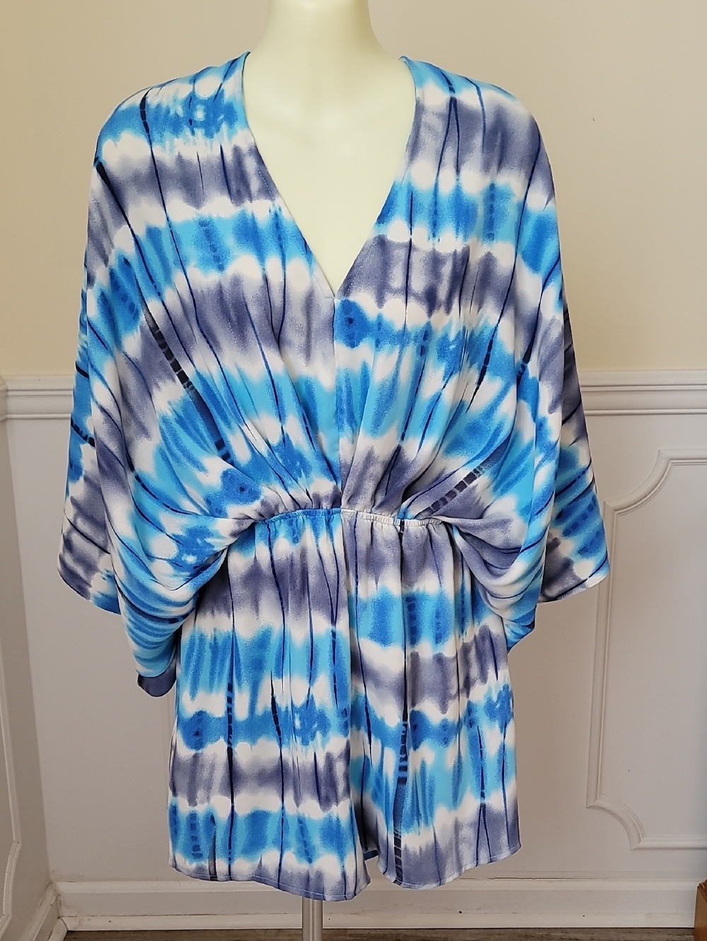 Aakaa Blue Gray White Tie-Dye Romper V-neck Kimono Sleeve Tie Back SZ S Summer
